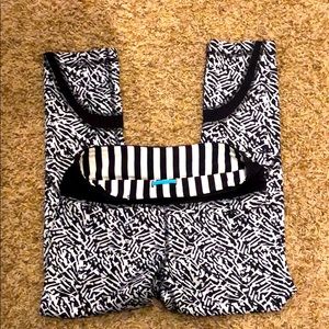 Lululemon crop size 4 black white